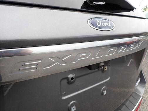 CARBONIZED GRAY METALLIC 2022 Ford Explorer PLATINUM