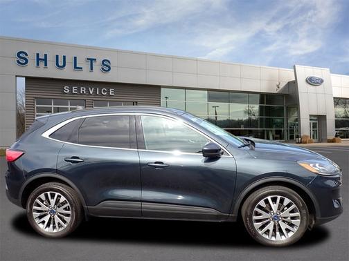 2022 Ford Escape TITANIUM