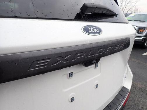 STAR WHITE MET TRI-COAT 2023 Ford Explorer XLT