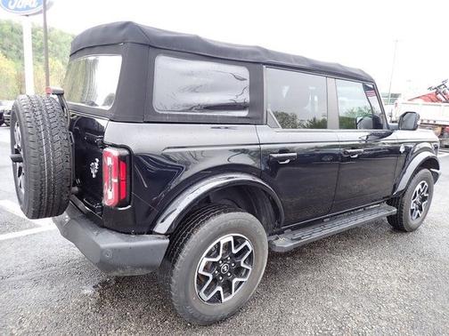 SHADOW BLACK 2022 Ford Bronco OUTER BANKS