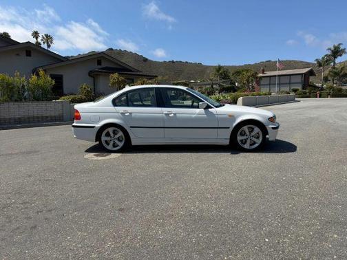 White 2005 BMW 330 i