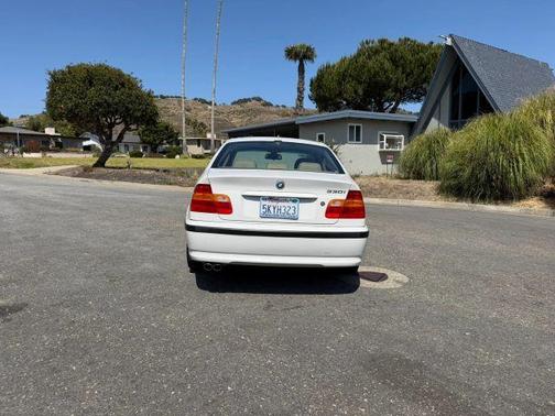 White 2005 BMW 330 i