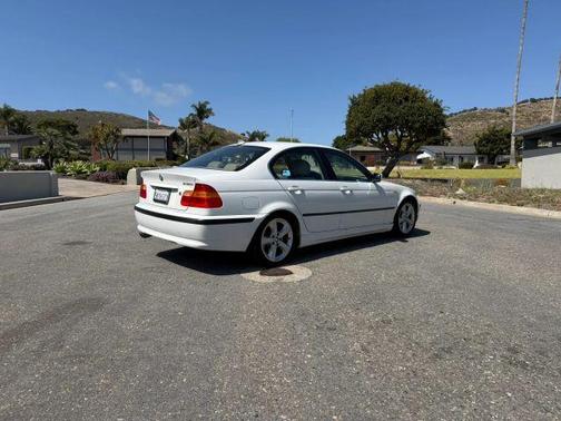White 2005 BMW 330 i