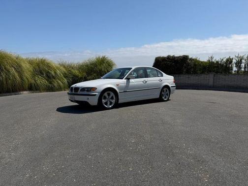 White 2005 BMW 330 i