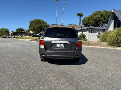 Gray 2010 Toyota Highlander Sport
