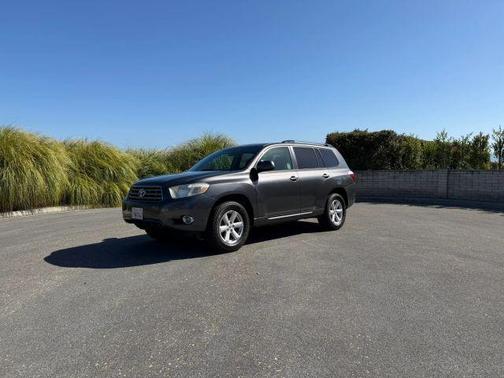 Gray 2010 Toyota Highlander Sport