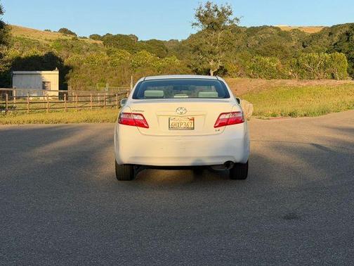 White 2009 Toyota Camry LE