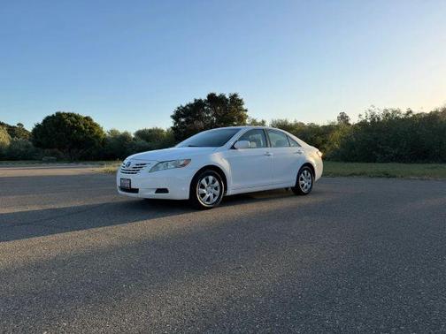 White 2009 Toyota Camry LE