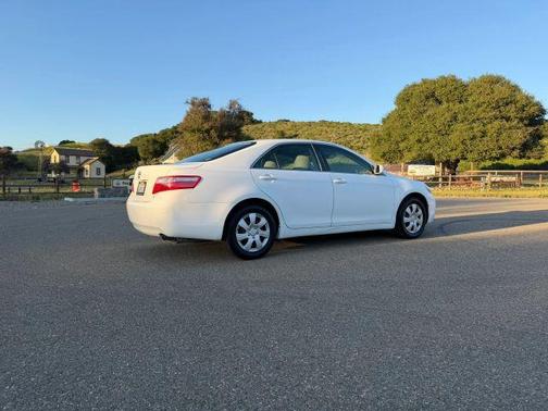 White 2009 Toyota Camry LE