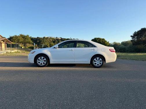 White 2009 Toyota Camry LE