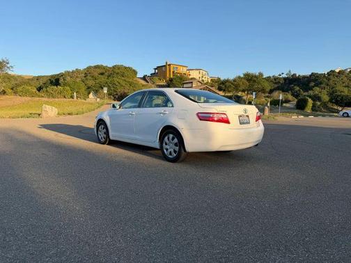 White 2009 Toyota Camry LE