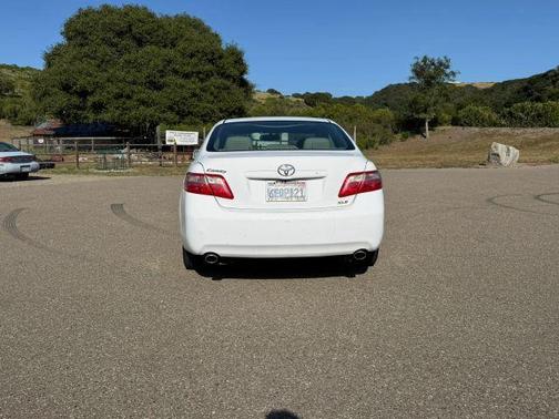 White 2009 Toyota Camry XLE