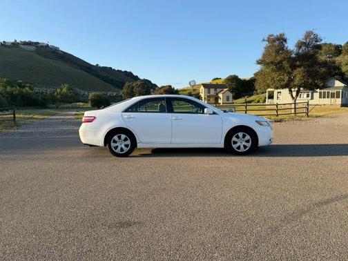 White 2009 Toyota Camry LE