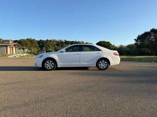 White 2009 Toyota Camry LE