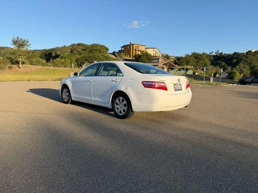 White 2009 Toyota Camry LE