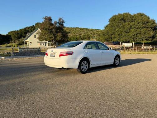 White 2009 Toyota Camry LE