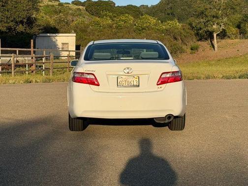 White 2009 Toyota Camry LE