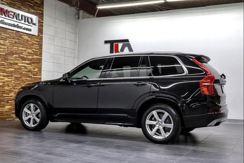 2020 Volvo XC90 T6 Momentum