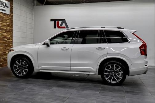 2016 Volvo XC90 T6 Momentum