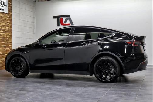 2022 Tesla Model Y Long Range Dual Motor All-Wheel Drive