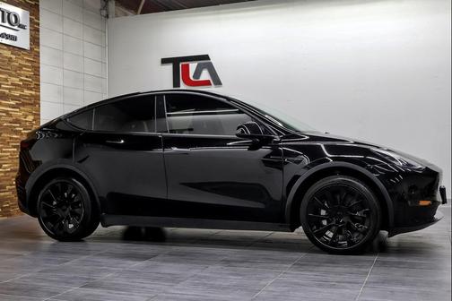 2022 Tesla Model Y Long Range Dual Motor All-Wheel Drive