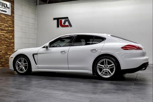 2016 Porsche Panamera Edition