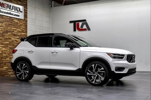 2020 Volvo XC40 T4 R-Design
