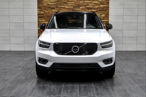 2020 Volvo XC40 T4 R-Design