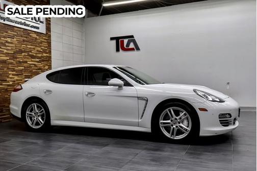 2013 Porsche Panamera 4 Platinum Edition