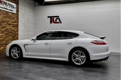 2013 Porsche Panamera 4 Platinum Edition