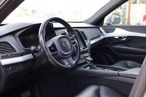 2018 Volvo XC90 T5 Momentum