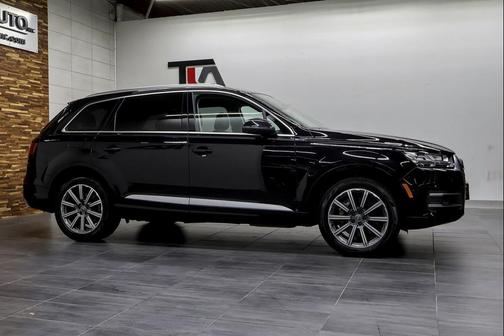 Orca Black Metallic 2018 Audi Q7 3.0T Prestige