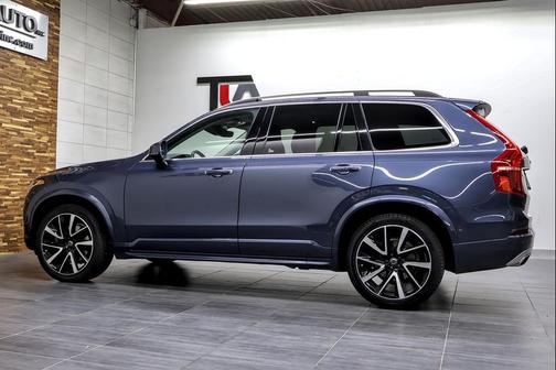 2019 Volvo XC90 T6 Momentum