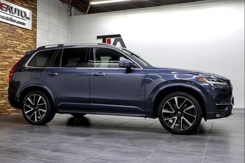 2019 Volvo XC90 T6 Momentum