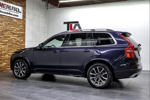 2019 Volvo XC90 T6 Momentum