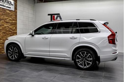 2019 Volvo XC90 T6 Momentum