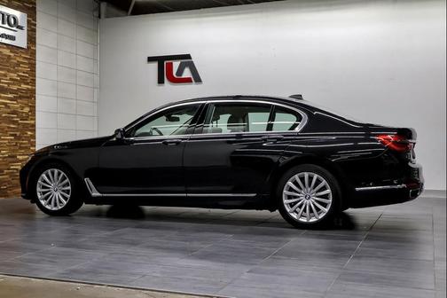 2018 BMW 740 740i