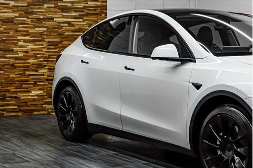 2021 Tesla Model Y Standard Range Rear-Wheel Drive