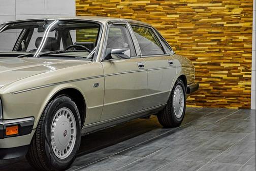1991 Jaguar XJ6 4dr Sedan Vanden Plas