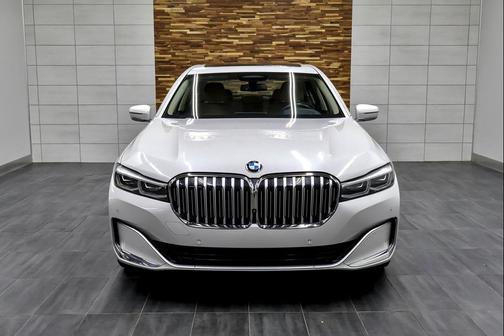 2021 BMW 740 740i
