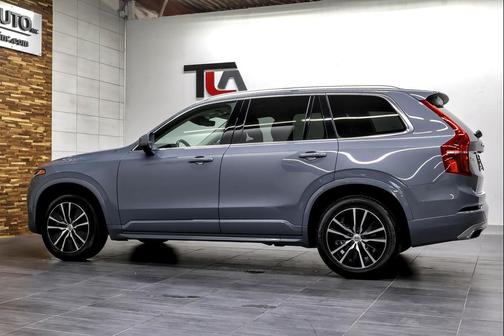 2020 Volvo XC90 T6 Momentum