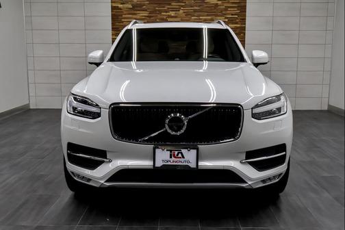 2017 Volvo XC90 T6 Momentum