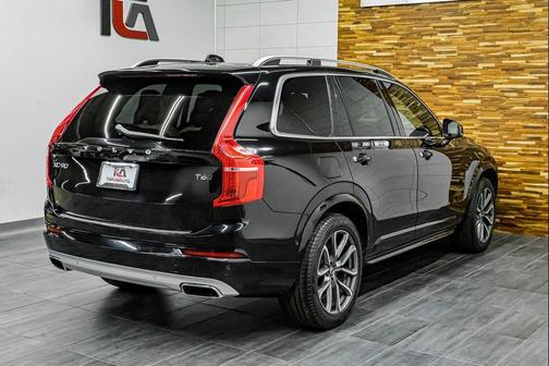 2018 Volvo XC90 T6 Momentum