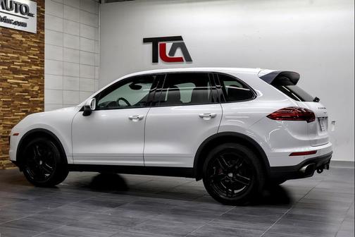 2018 Porsche Cayenne Platinum Edition