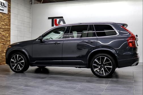 2021 Volvo XC90 T6 Momentum