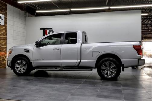 2017 Nissan Titan SV