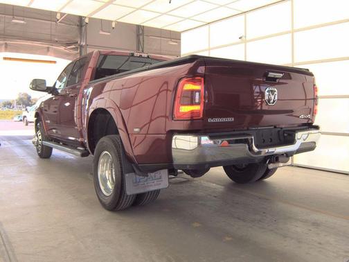 2019 RAM 3500 Laramie Crew Cab 4x4 8' Box
