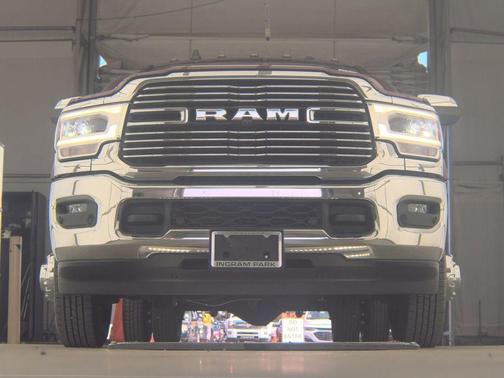 2019 RAM 3500 Laramie Crew Cab 4x4 8' Box