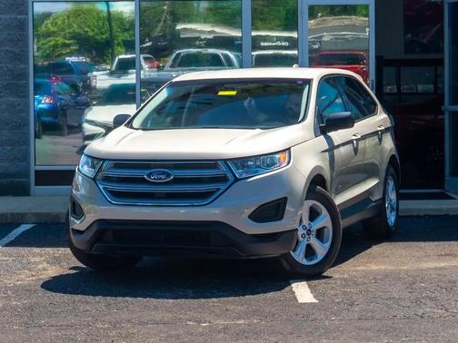 White Gold Metallic 2018 Ford Edge SE