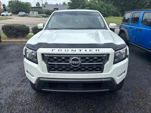 Glacier White 2023 Nissan Frontier SV